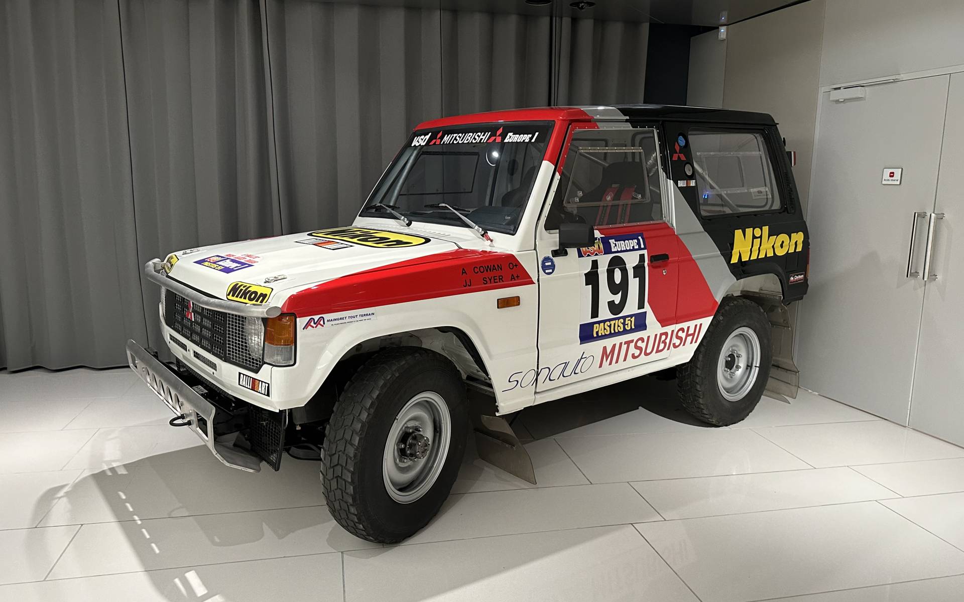 <p>Mitsubishi Pajero Paris-Dakar 1984</p>