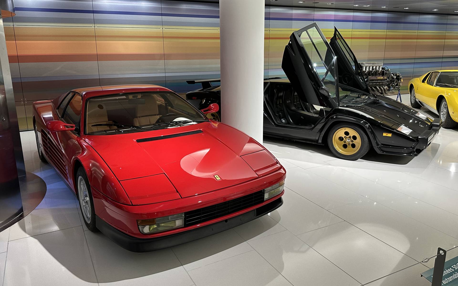 <p>Ferrari Testarossa 1986 et Lamborghini Countach LP 5000 QV 1986</p>