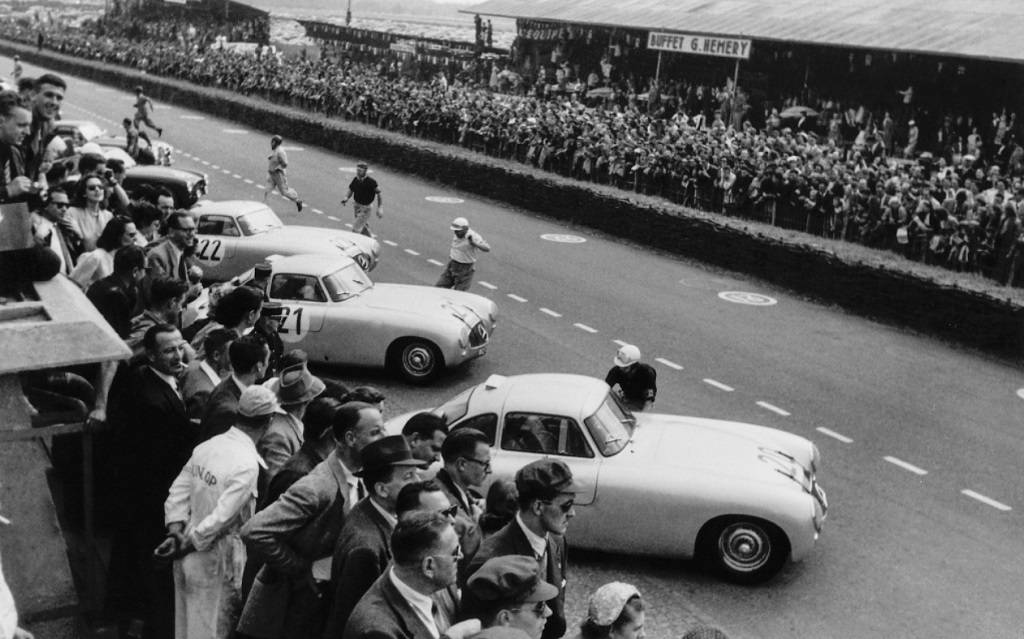 <p>Les 300 SL au départ des 24 heures du Mans 1952.</p>