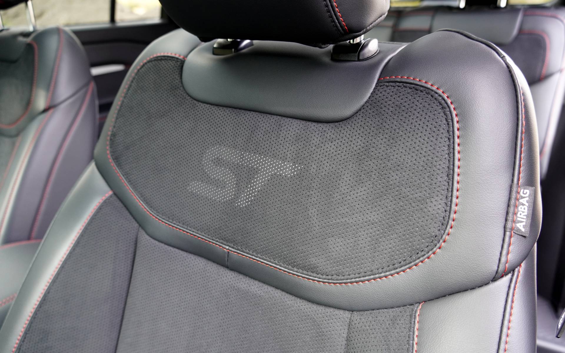 <p>Ford Explorer ST 2025</p>