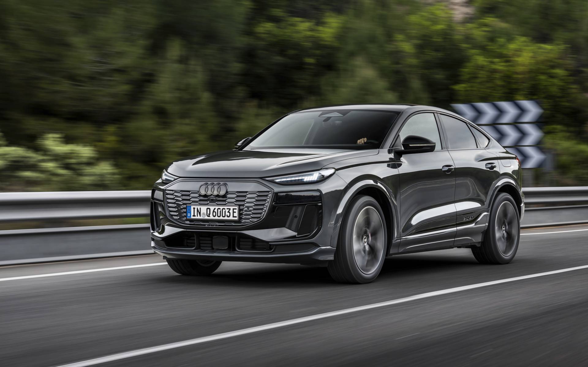 <p>Audi Q6 Sportback e-tron</p>