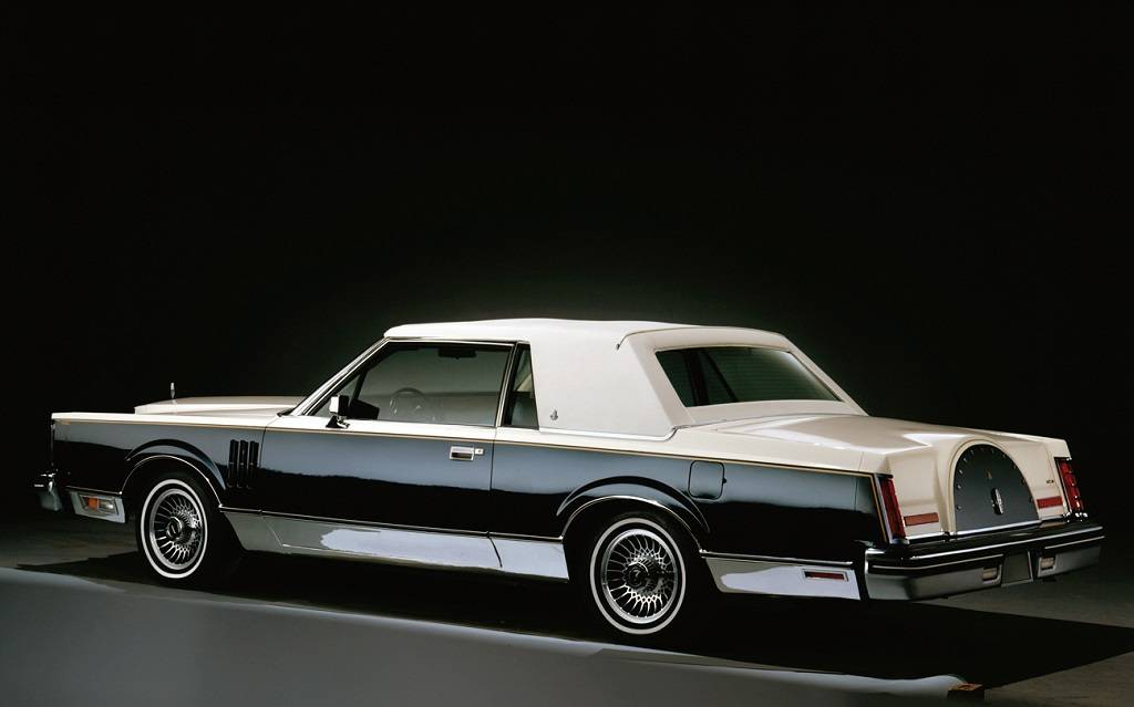 <p>Lincoln Continental Mark VI 1980 édition Bill Blass</p>