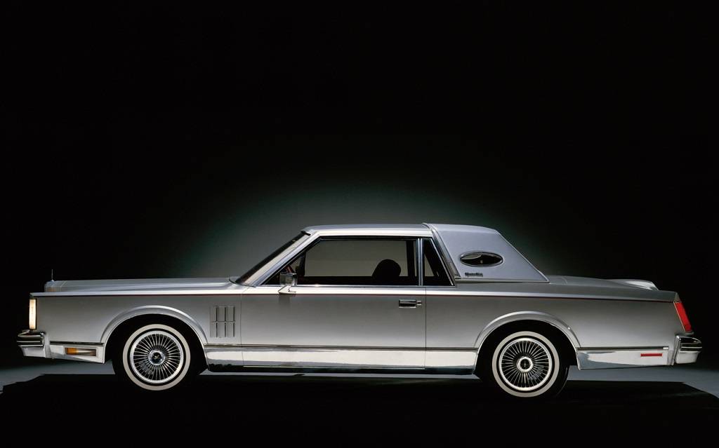 <p>Lincoln Continental Mark VI 1980 Signature</p>