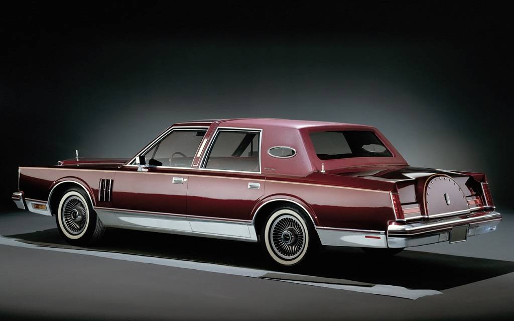 <p>Lincoln Continental Mark VI 1980 Signature</p>