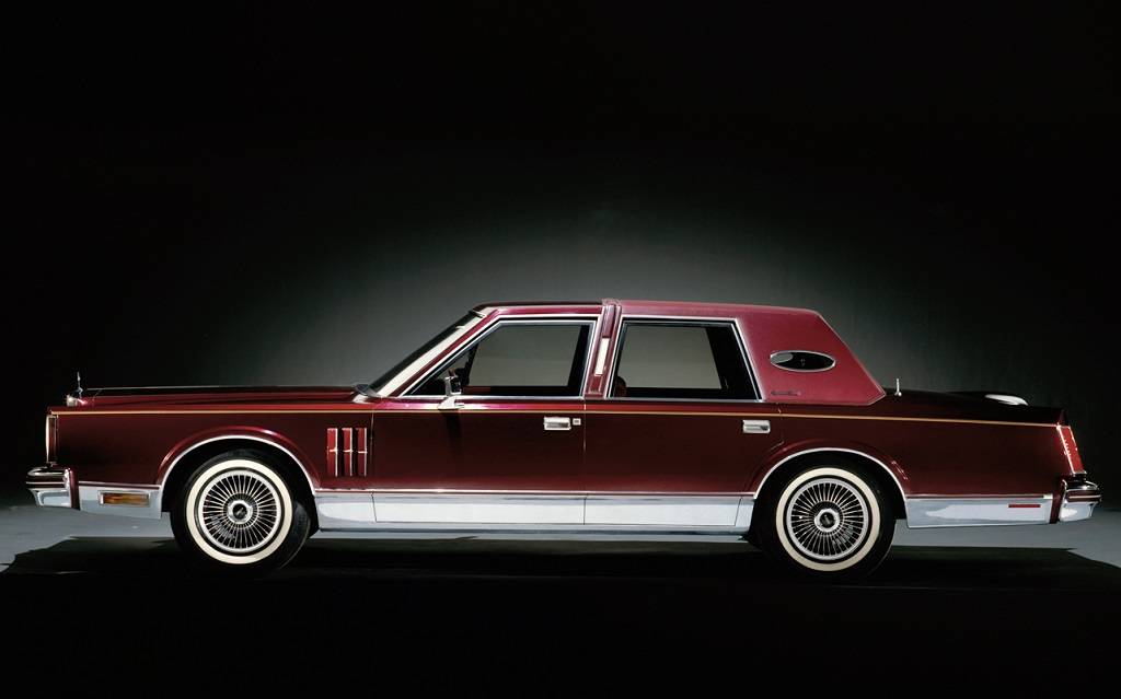 <p>Lincoln Continental Mark VI 1980 Signature</p>