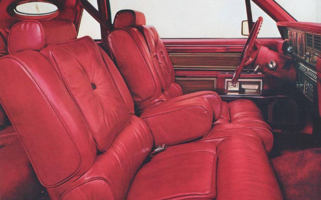 <p>Lincoln Continental Mark VI 1981 Signature</p>