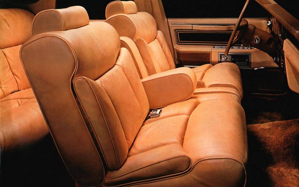 <p>Lincoln Continental Mark VI 1982 édition Pucci</p>