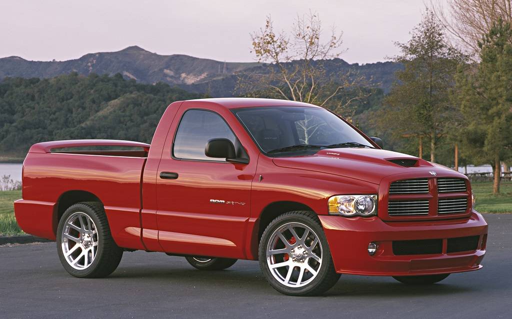 <p>Dodge Ram SRT-10&nbsp;2004</p>