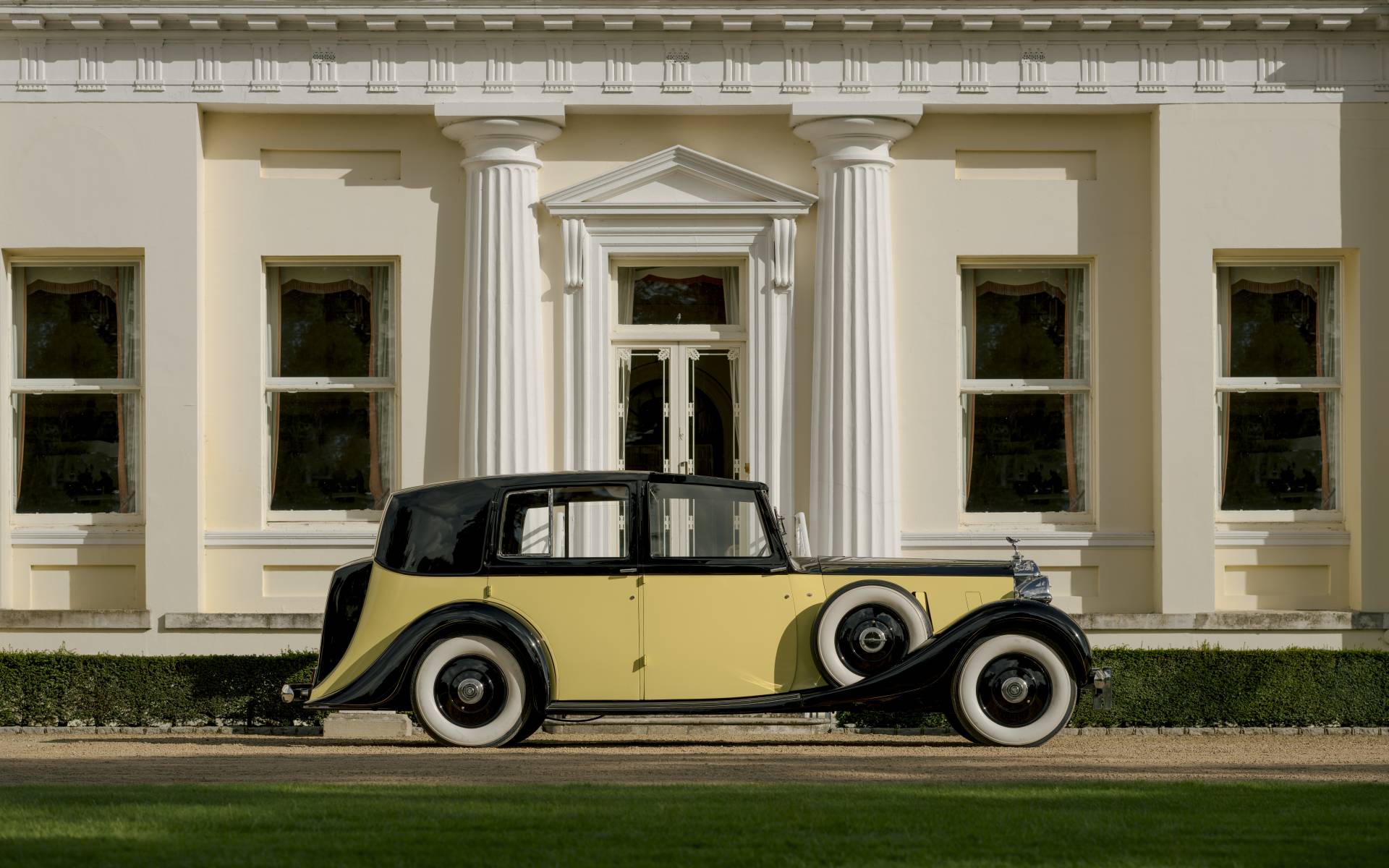 <p>Rolls-Royce Phantom III Secanda de Ville 1937 </p>