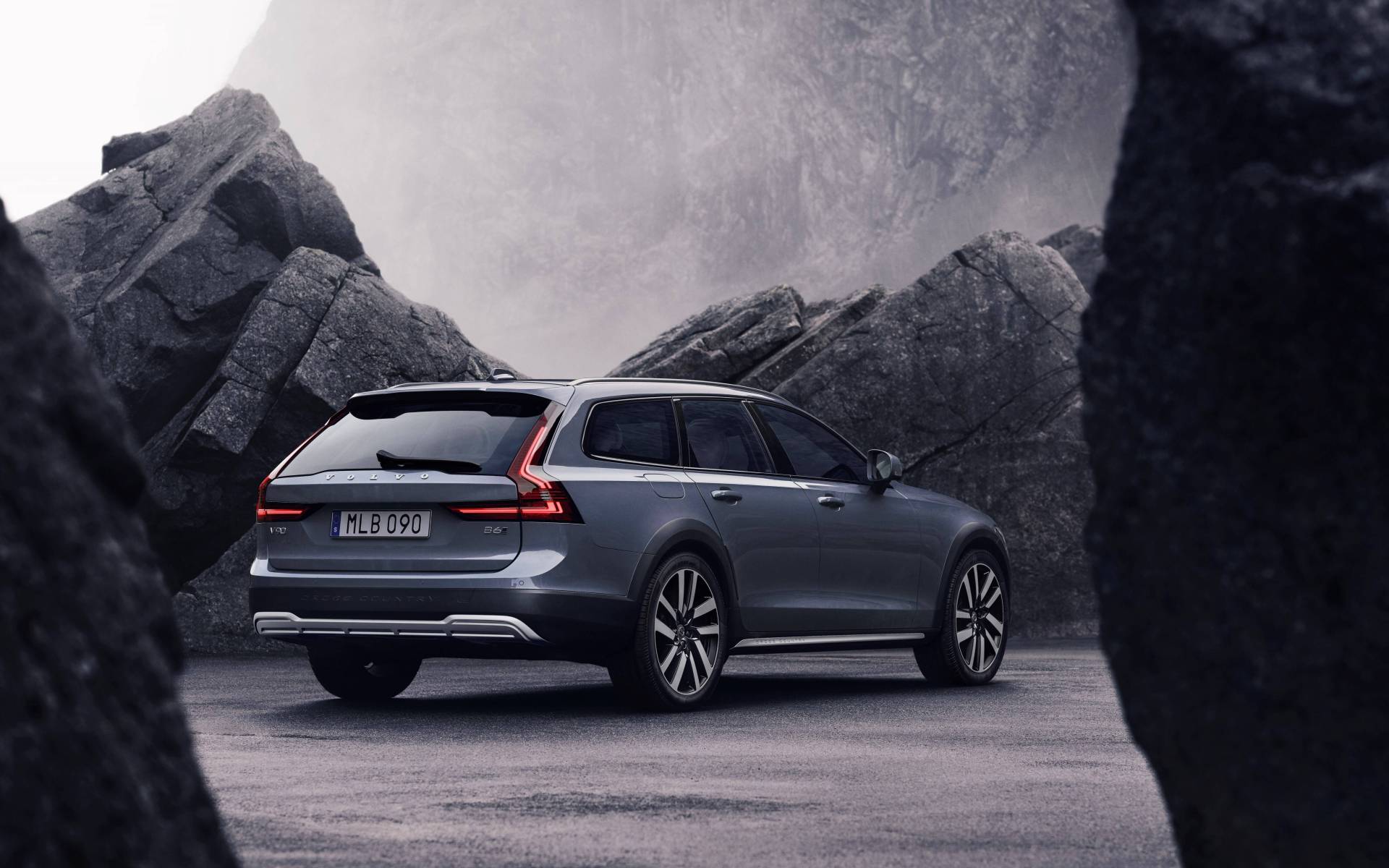 <p>Volvo V90 Cross Country</p>