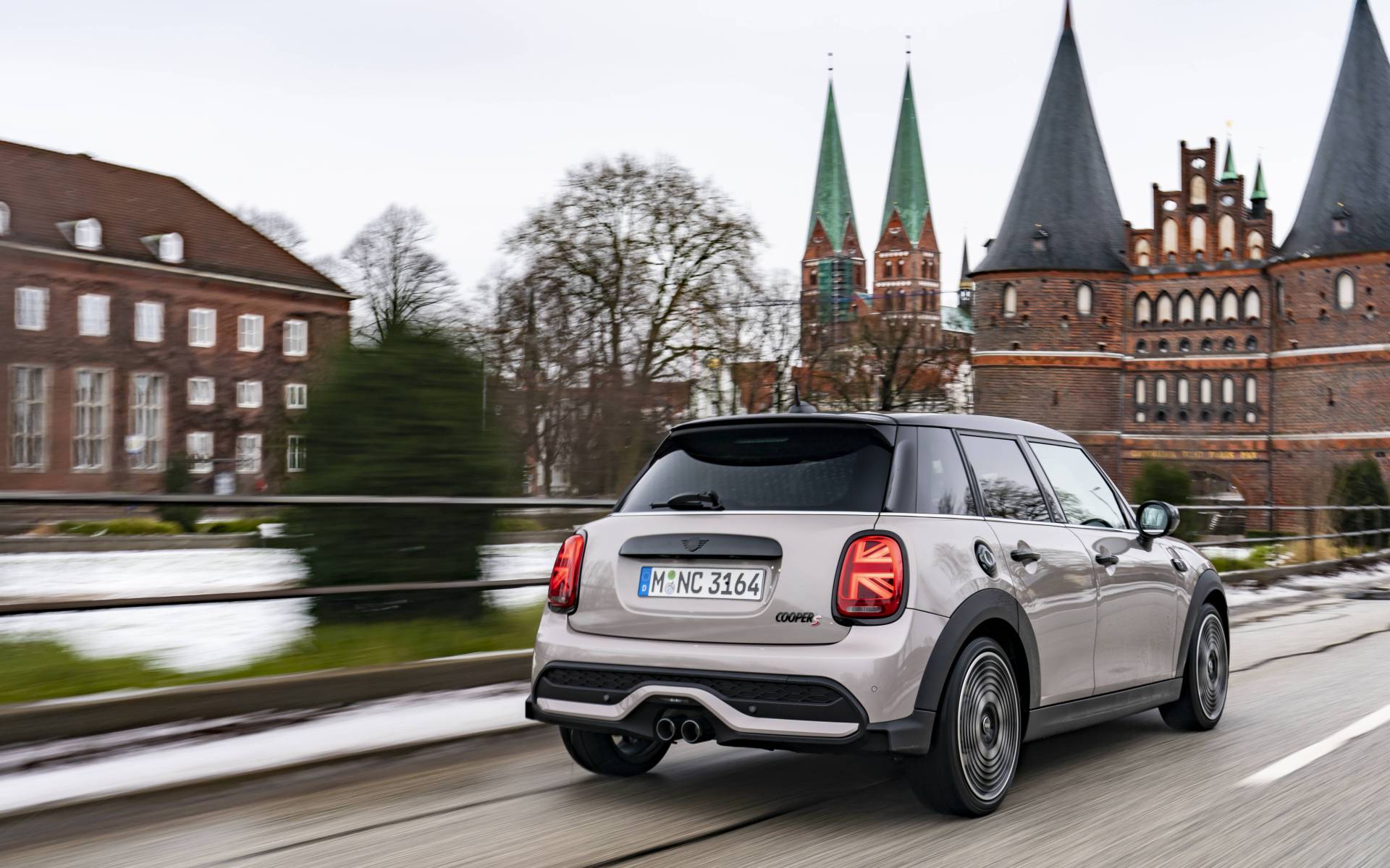 <p>MINI Cooper S 5 portes</p>