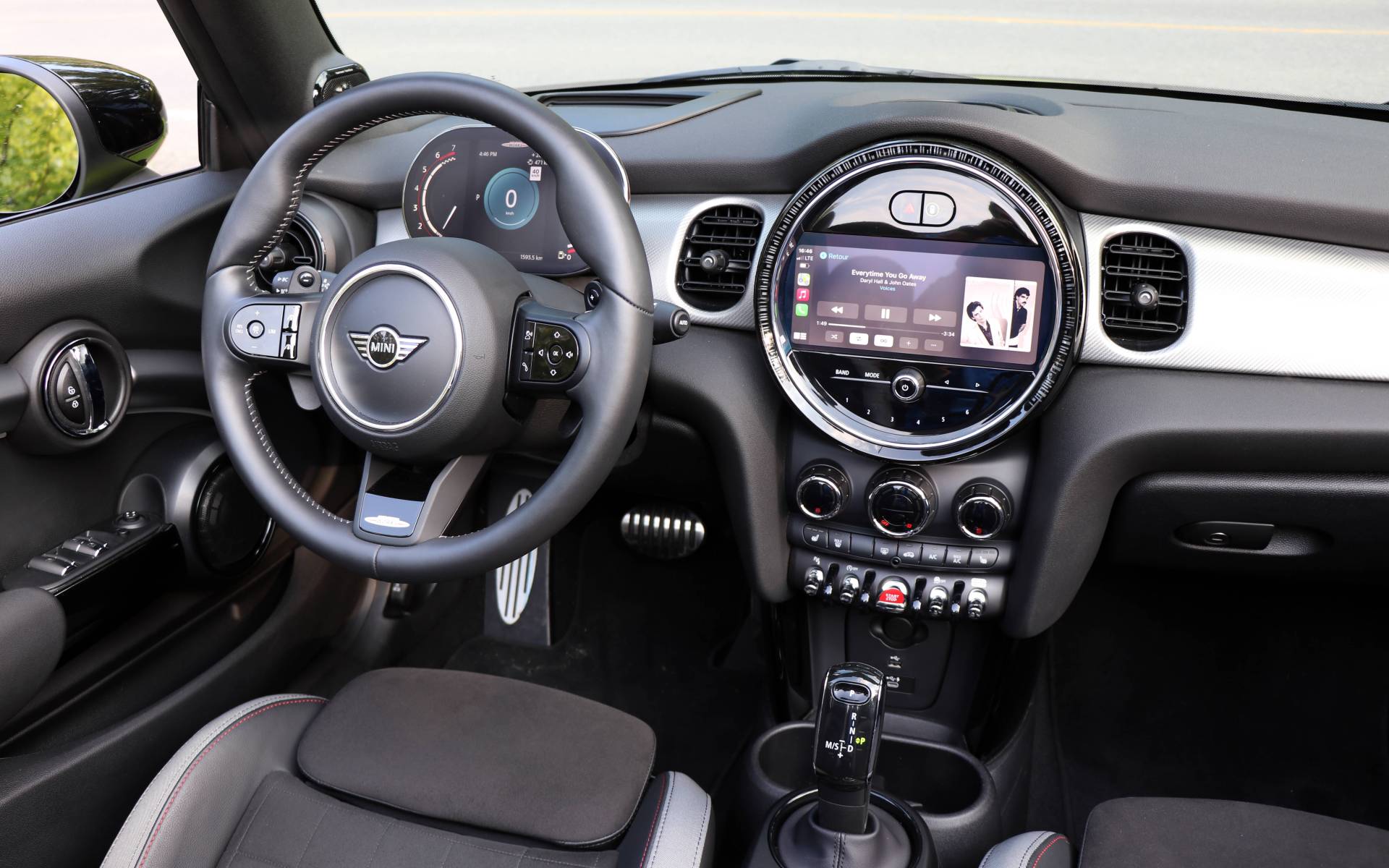 <p>MINI Cooper 3 portes JCW décapotable</p>