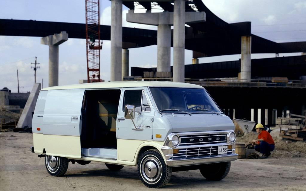 <p>Ford Econoline 1974</p>