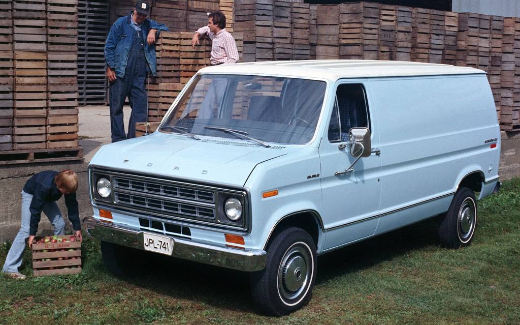 <p>Ford Econoline 1975</p>