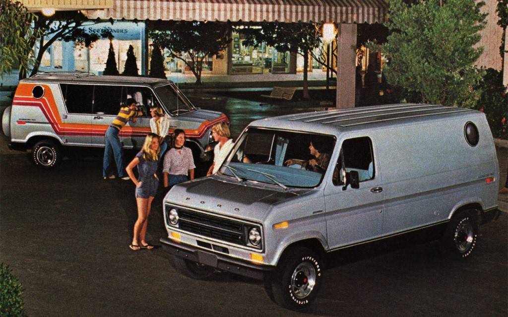 <p>Ford Econoline Cruising Van et Free Wheeling 1977</p>