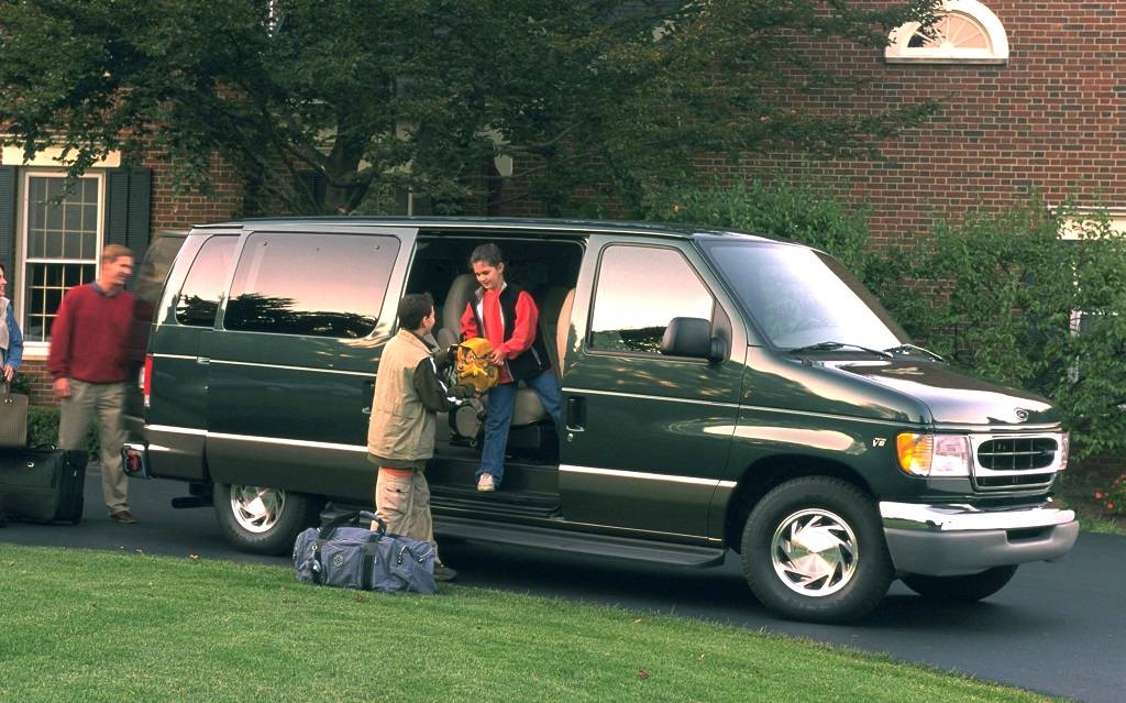 <p>Ford E-150&nbsp;1999</p>