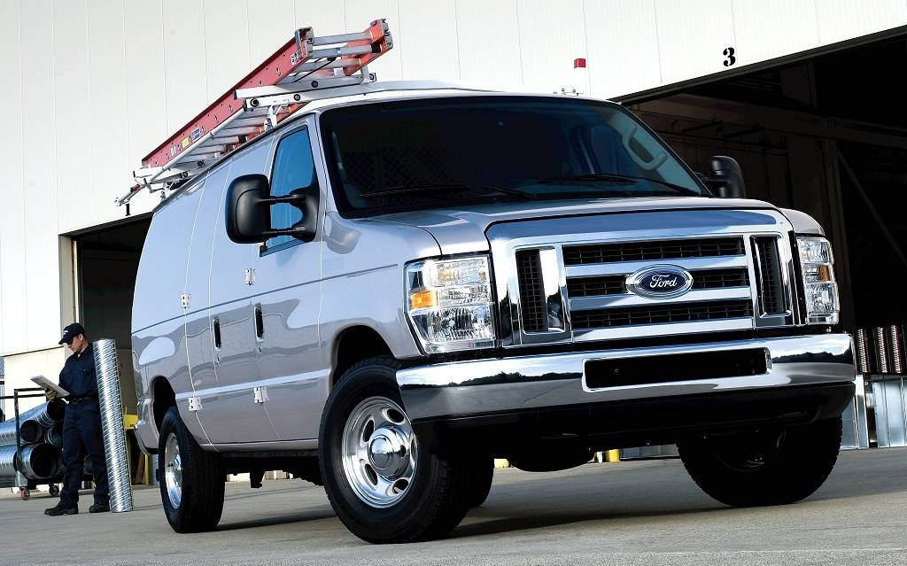 <p>Ford E-350&nbsp;2007</p>