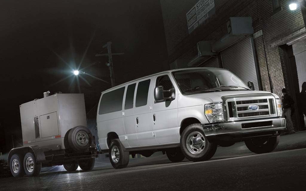 <p>Ford E-350 édition 50e anniversaire 2011</p>