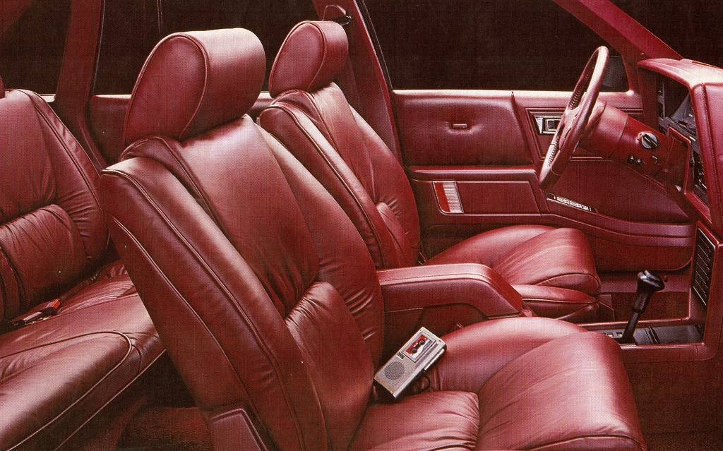 <p>Dodge Lancer 1988</p>