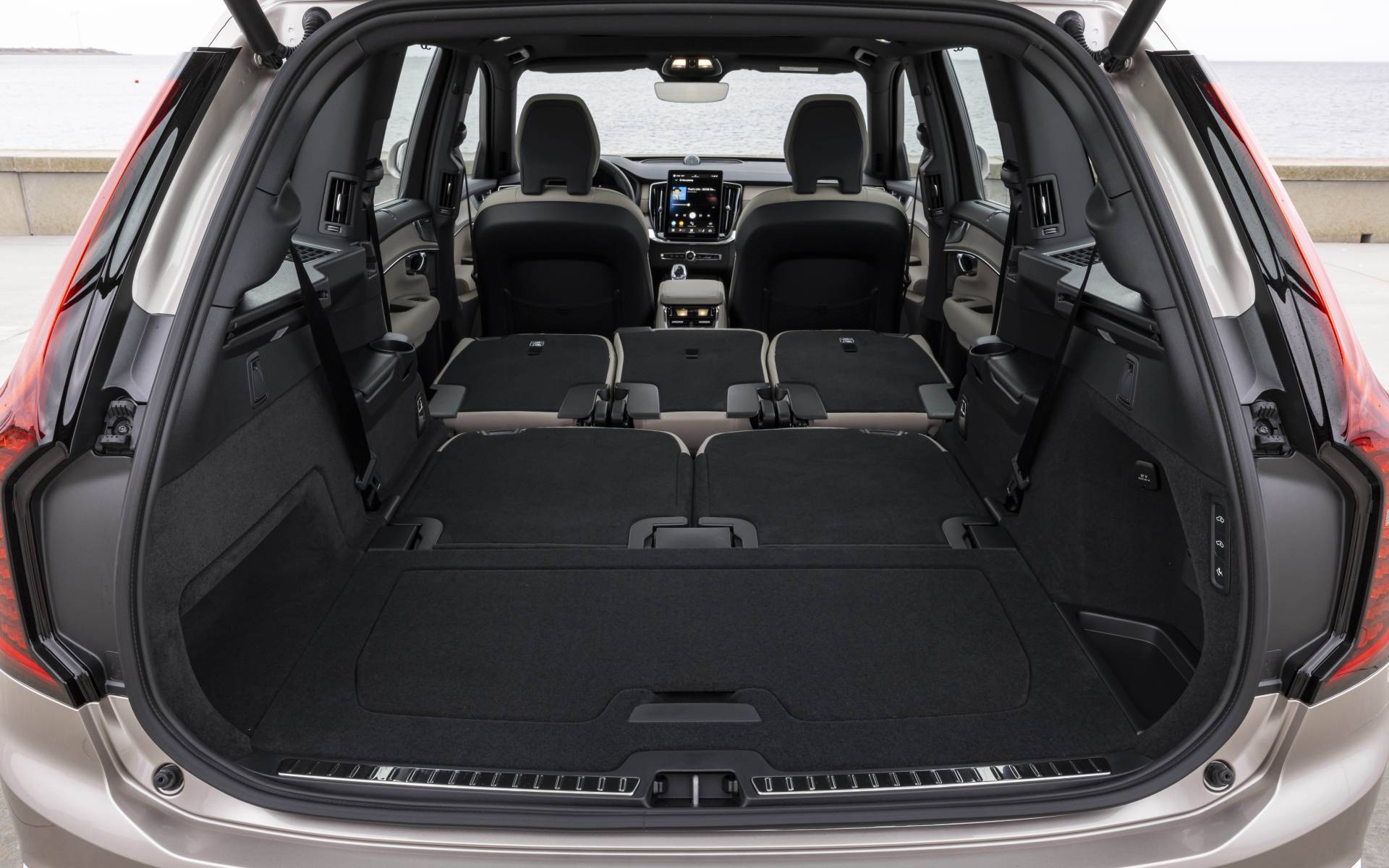 <p>Volvo XC90 T8 2025</p>