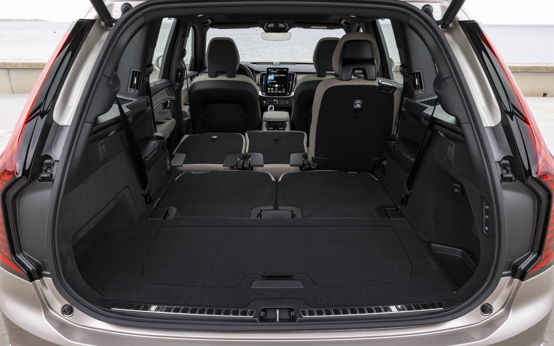 <p>Volvo XC90 T8 2025</p>