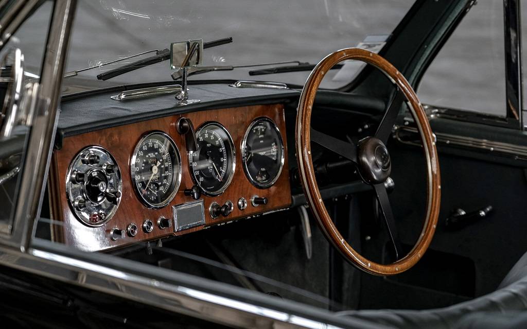 <p>Aston Martin DB2-4 Drophead Coupé (1953-1955)</p>