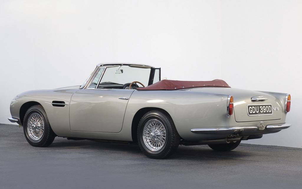 <p>Aston Martin DB6 Volante (1965-1966)</p>