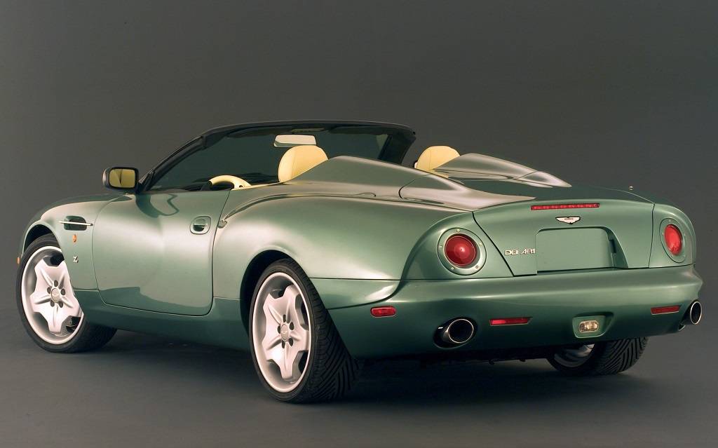 <p>Aston Martin DB AR1 par Zagato (2002-2004)</p>