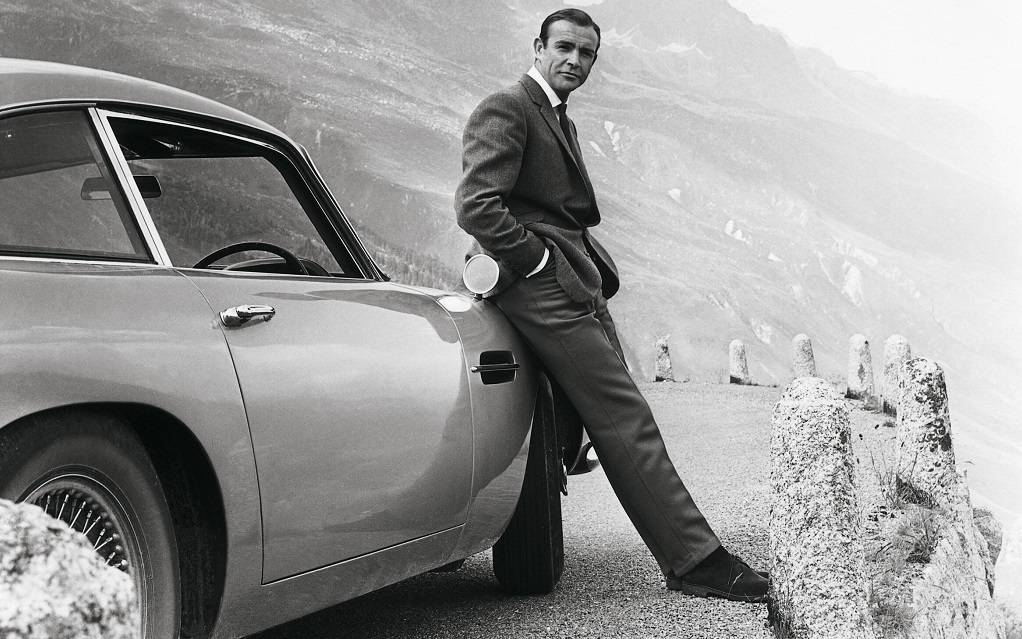 <p>Aston Martin DB5 avec Sean Connery dans Goldfinger (1964)</p>