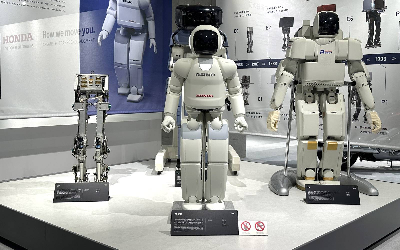 <p>Robot Honda Asimo 2011</p>