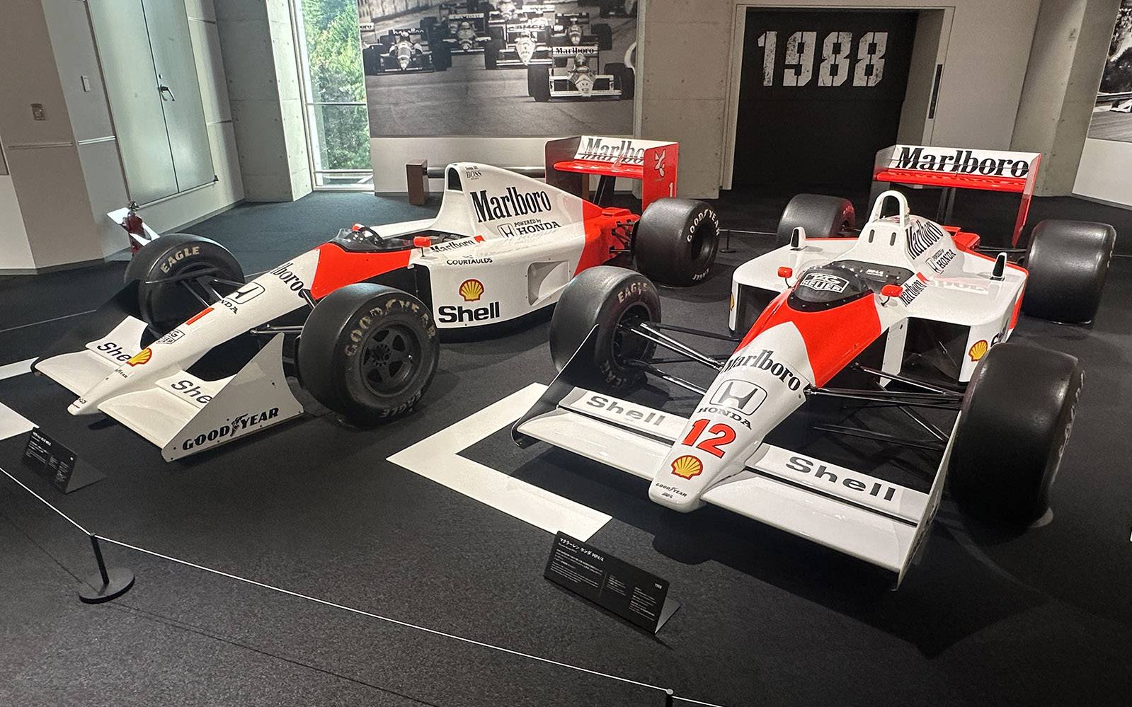 <p>McLaren-Honda MP4/6&nbsp;1991 et MP4/4&nbsp;1988</p>