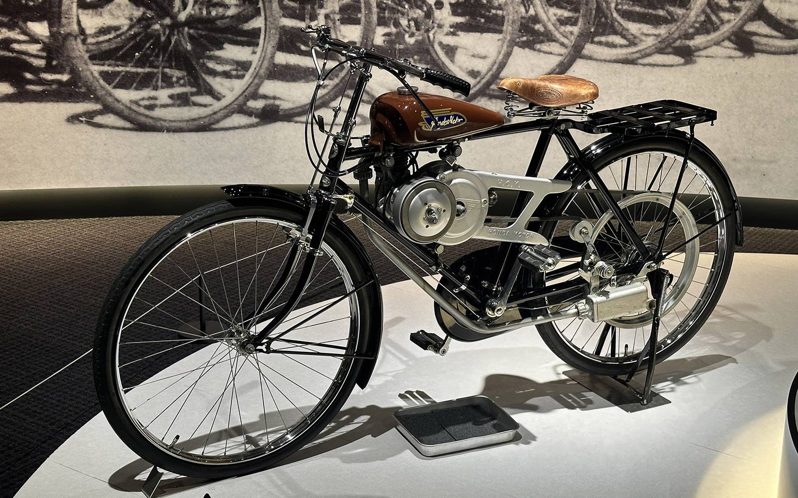 <p>Vélo motorisé Honda Type A 1947</p>