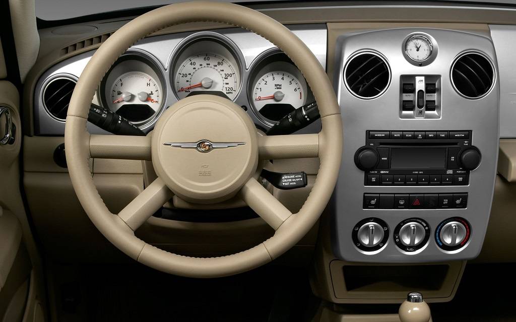 <p>Intérieur du Chrysler PT Cruiser 2006 (restylage)</p>