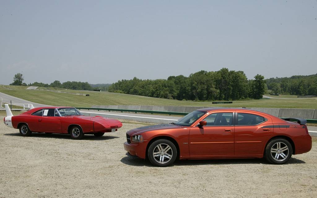 <p>Dodge Charger Daytona 1969 et 2006</p>