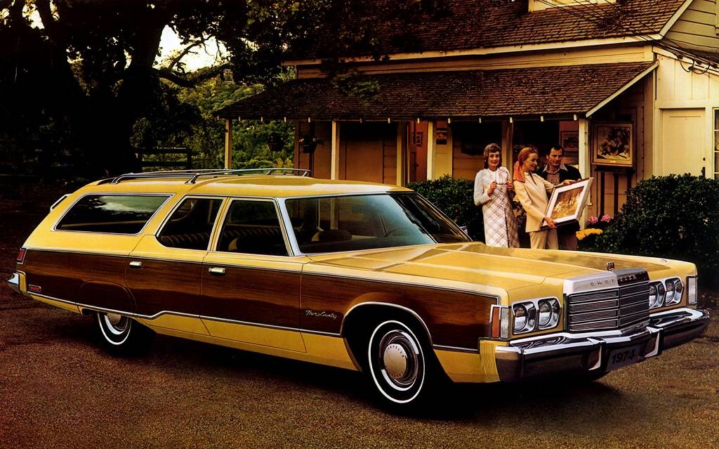 <p>Chrysler Town &amp; Country 1974</p>