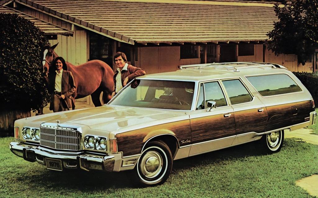 <p>Chrysler Town &amp; Country 1976</p>