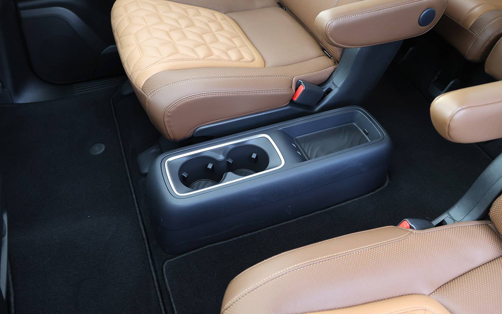 <p>Nissan Armada Platinum Reserve 2025</p>