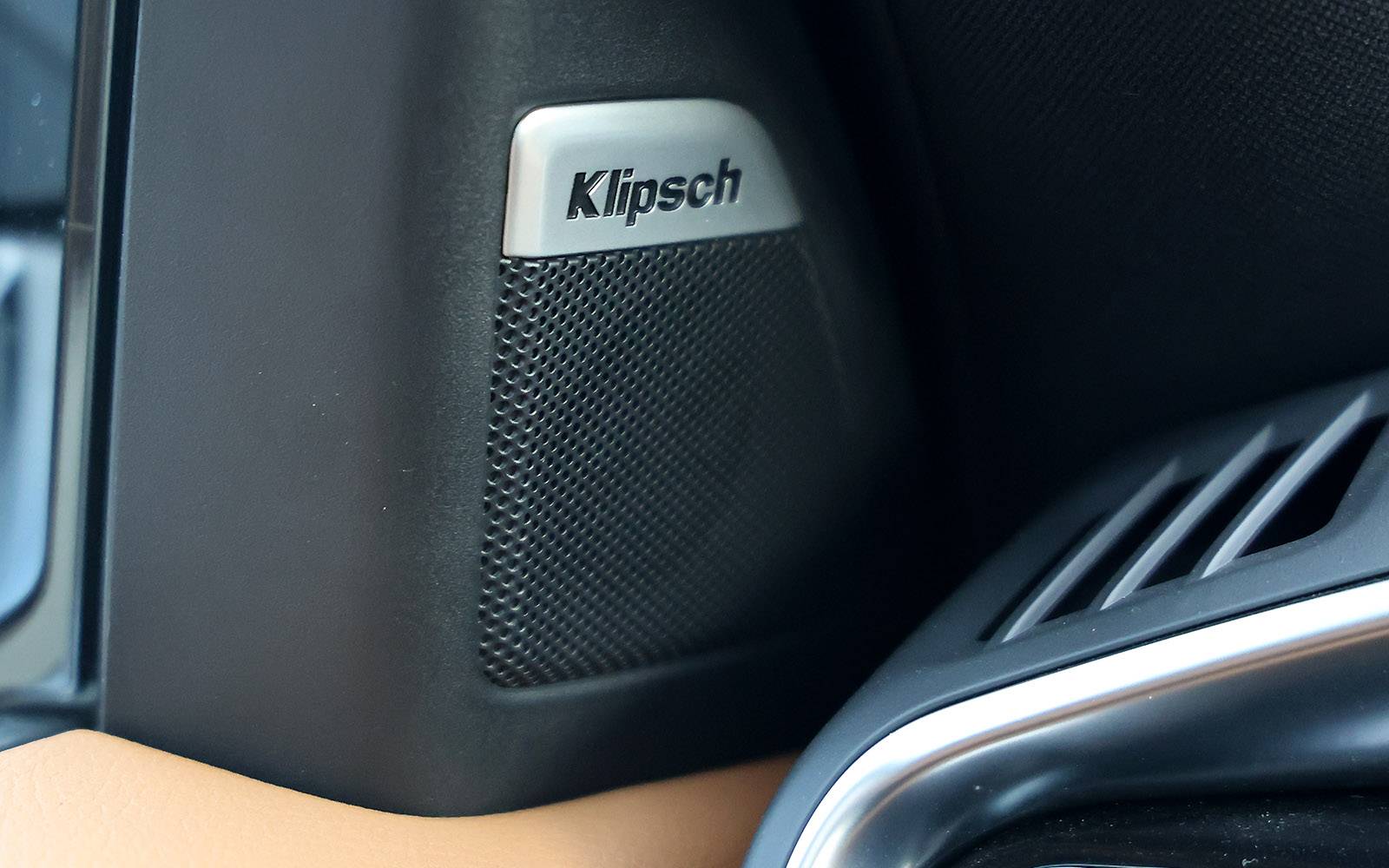 <p>Nissan Armada Platinum Reserve 2025</p>