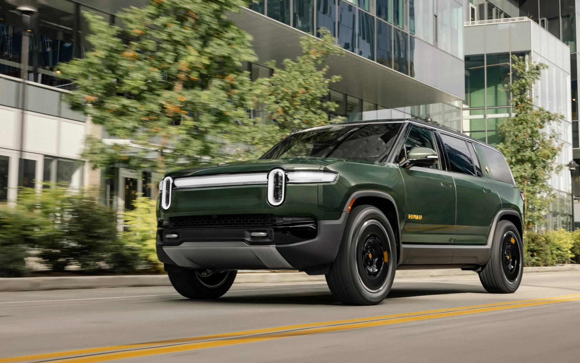 <p>Rivian R1S</p>