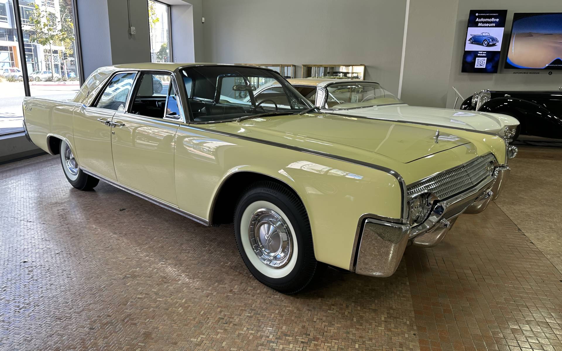 <p>Lincoln Continental 1961.</p>