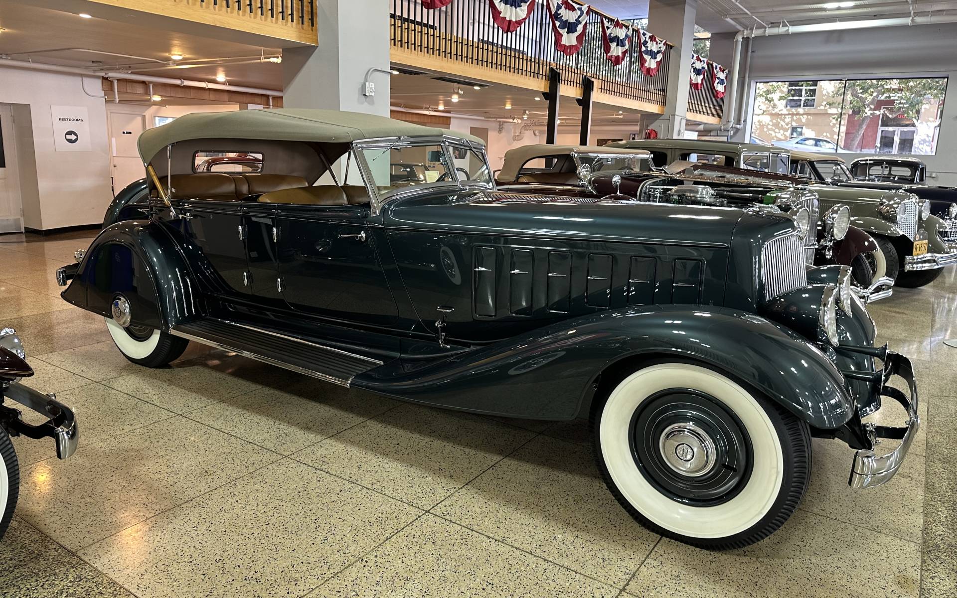 <p>Chrysler CL Imperial Dual Windshield Phaeton by LeBaron 1933.</p>