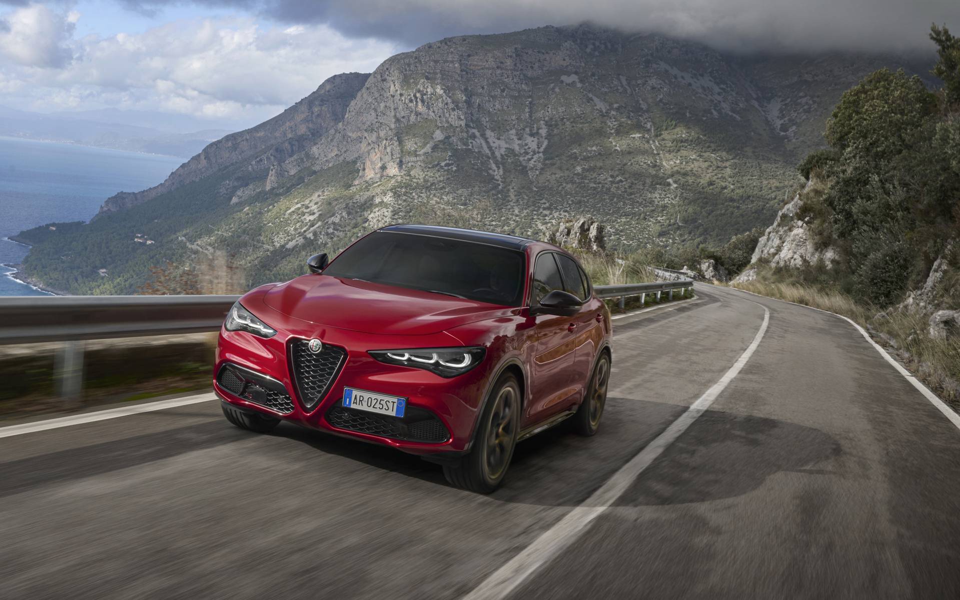 <p>Alfa Romeo Stelvio Intensa</p>