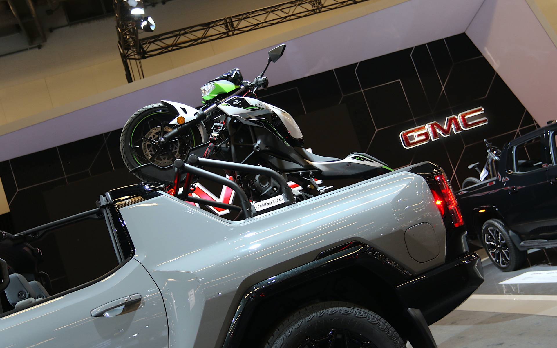 <p>GMC Hummer EV with Kawasaki E-1</p>