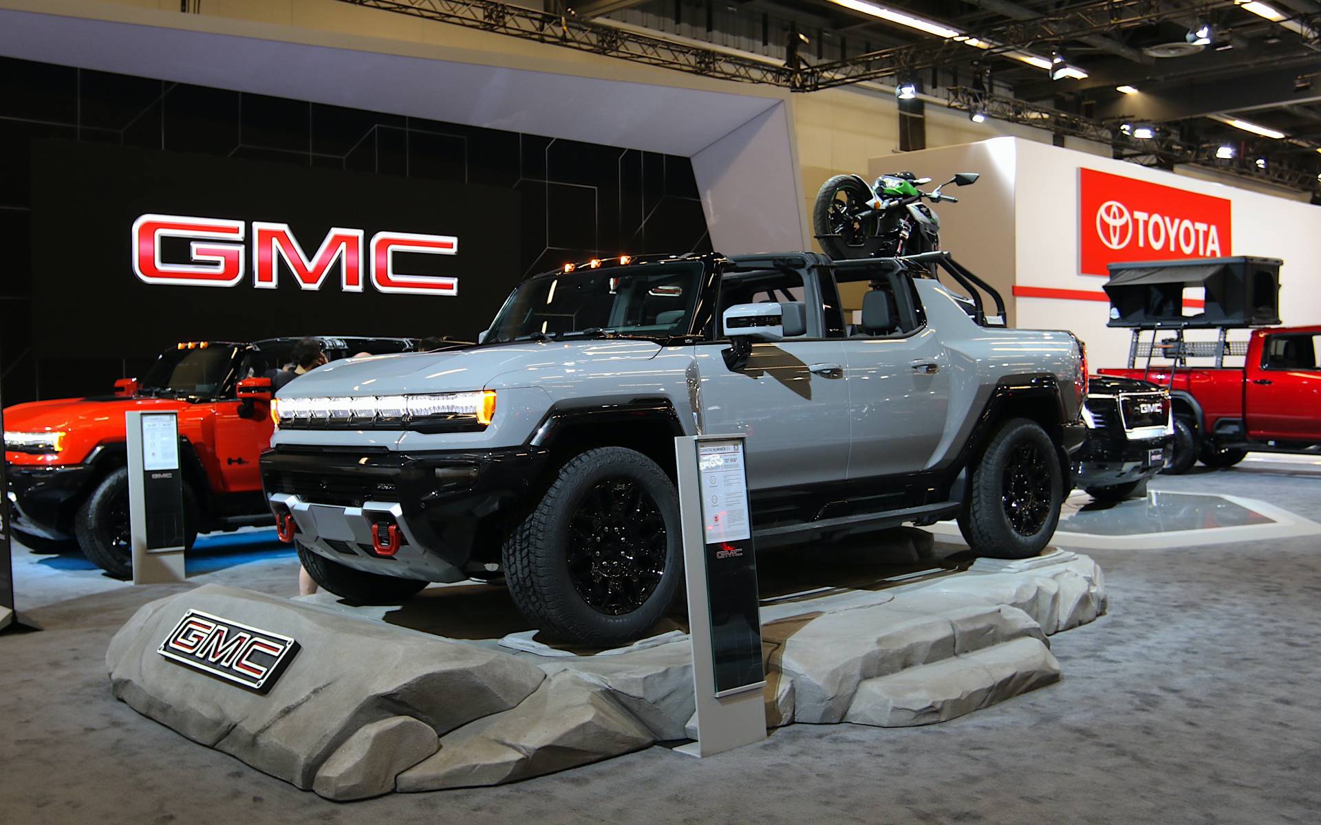 <p>GMC Hummer EV with Kawasaki E-1</p>