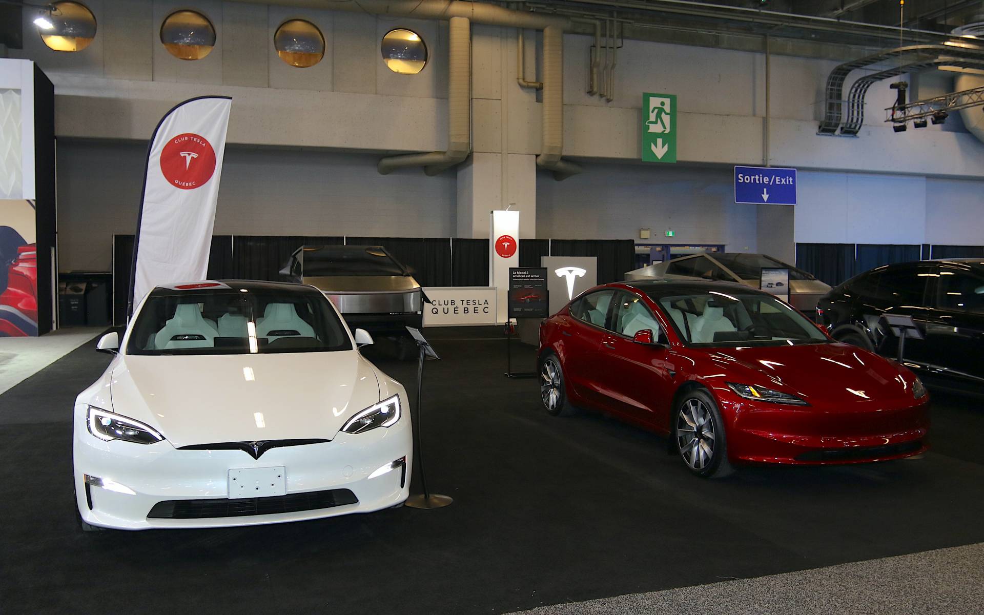 <p>Tesla booth</p>