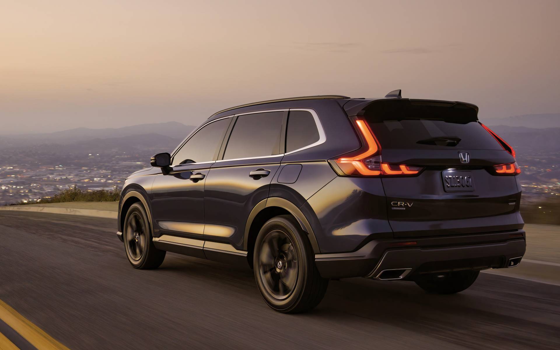 <p>Honda CR-V Touring 2024</p>