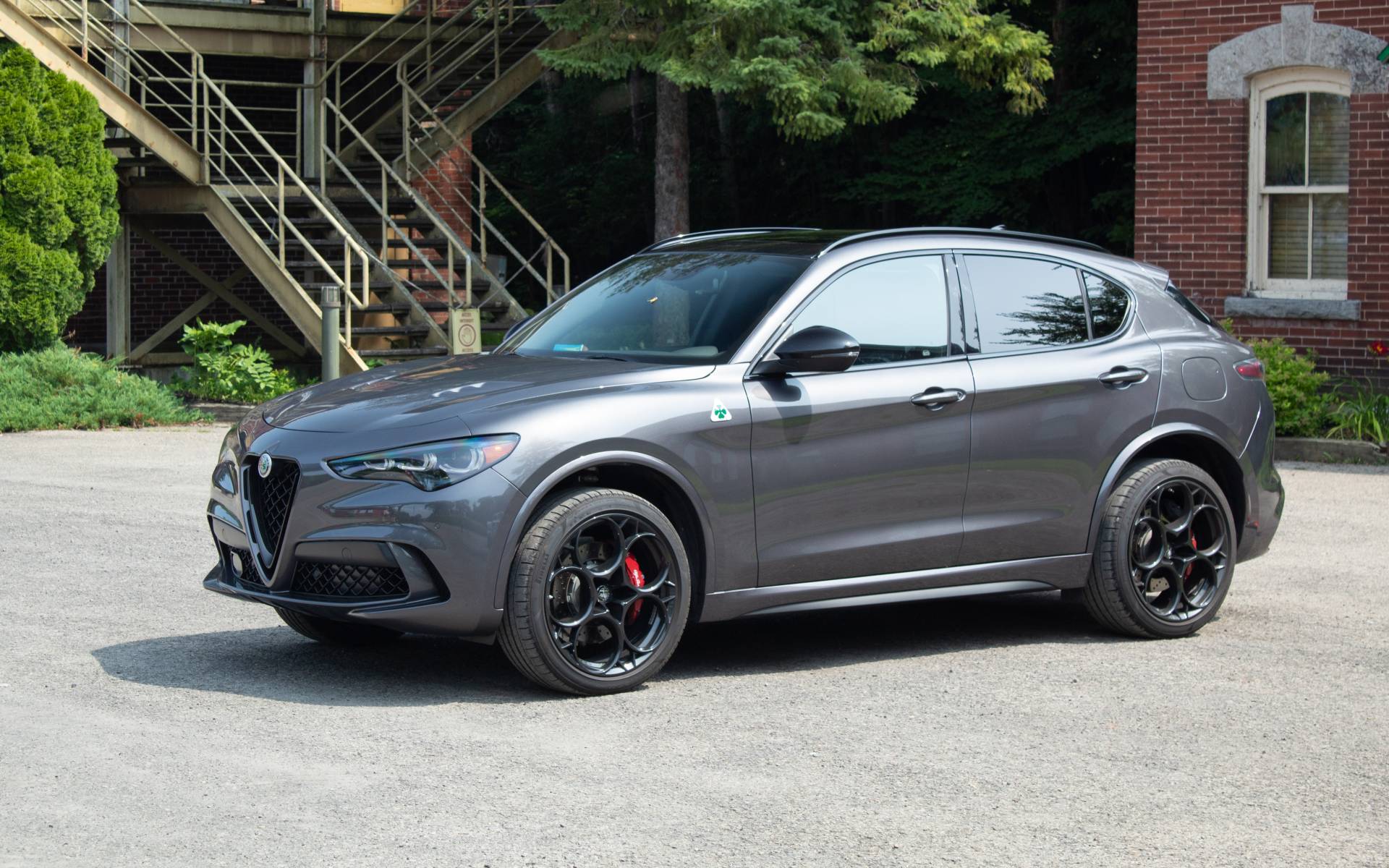<p>Alfa Romeo Stelvio</p>