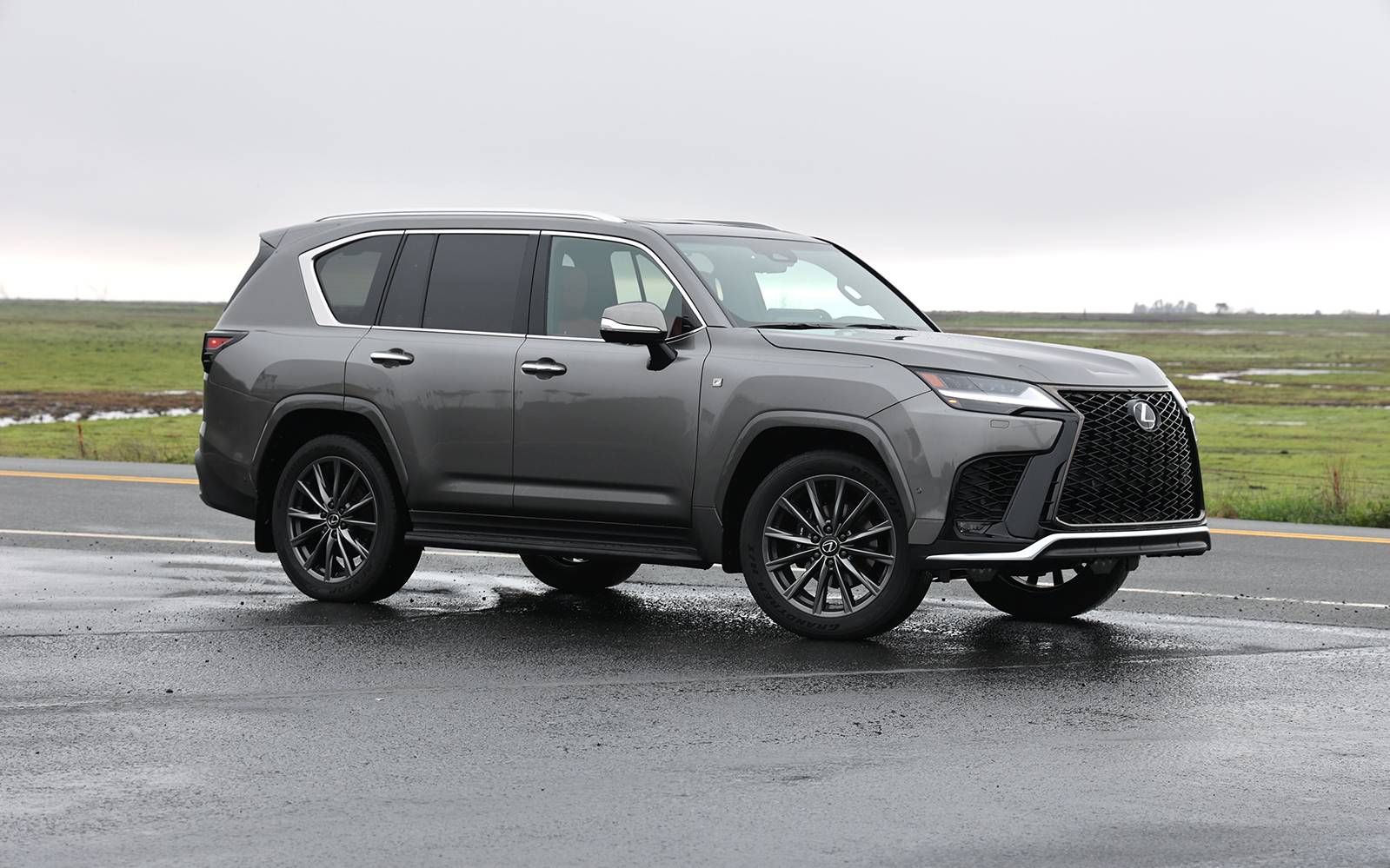 <p>Lexus LX700h 2025</p>