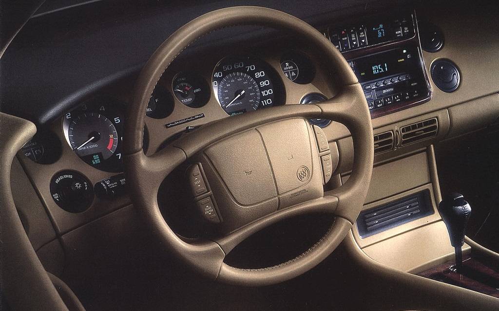 <p>Buick Riviera 1997</p>