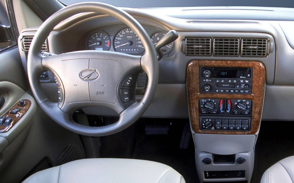 <p>Oldsmobile Silhouette 2001</p>